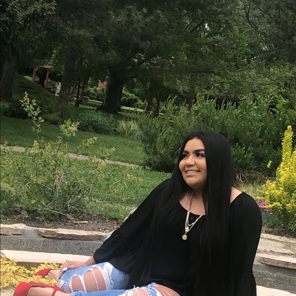 Meet your Posher, Dayeli